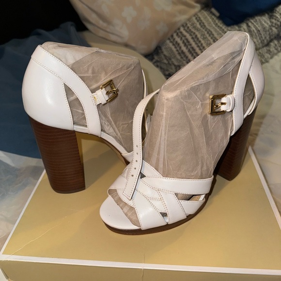 Brand new,unused platform leather - Picture 5 of 7